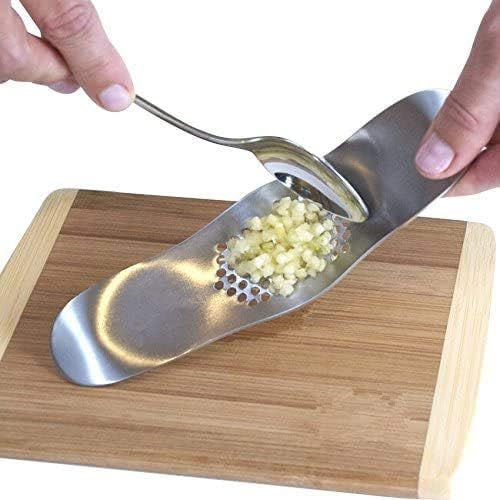 Garlic Press Stainless Steel Garlic Rocker with Silicone Peeler | 304 Stainless Steel Mincer Food Grade Silicone Peeler Garlics , Color Random Peeler