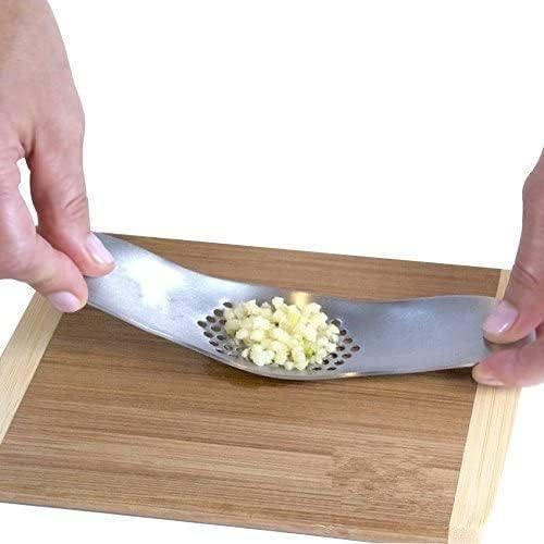 Garlic Press Stainless Steel Garlic Rocker with Silicone Peeler | 304 Stainless Steel Mincer Food Grade Silicone Peeler Garlics , Color Random Peeler
