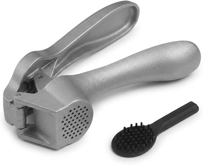 Pamperεd Chεf Garlic Press, Garlic Mincer Easy-squeeze Ergonomic Handle, No Need To Peel, Rust Proof, Professional Ginger Press & Garlic Crusher with Handy Cleaning Brush- Dishwasher Safe