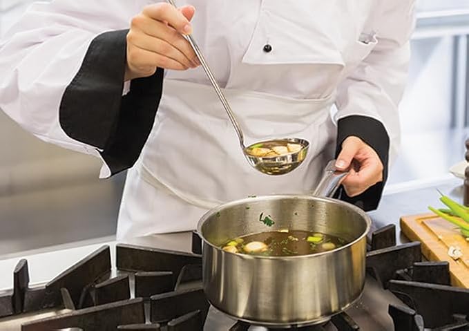 Winco 4 1/2 qt Heavy-Duty 4.5 qt Stainless Steel Sauce Pan with Cover | Even heat distribution, Secure riveted handle, Great for Cooking, Food Preparation and Restaurant Kitchens