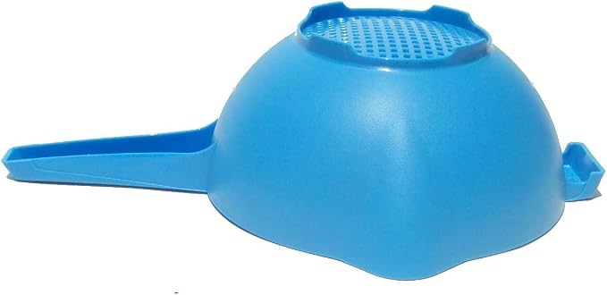 Tupperware 2 Quart Colander Strainer with Handle in Blue