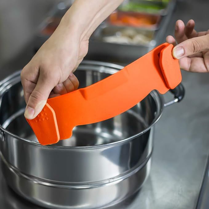 AUOON Clip On Strainer for Pots, Standard 8.86 x 3.55 in, Orange | Food-grade Silicone, Fits Pots Pans Bowls, Dishwasher Safe, for Pasta Noodles Vegetable Fruits, Space-saving Kitchen Gadget