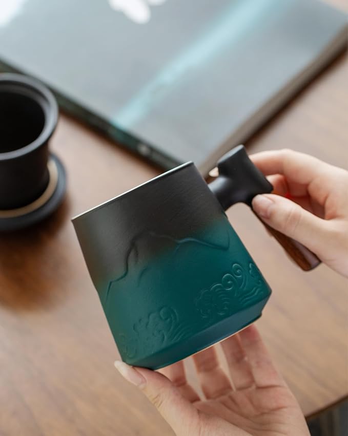 ZENS Tea Mug with Infuser and Lid & Coaster for Tea Steeper, 15oz Green | Embossed Ceramic Tea Cup with Infuser for Loose Leaf Tea Difussers, Tea Lovers Gifts, Nature Wood Handle