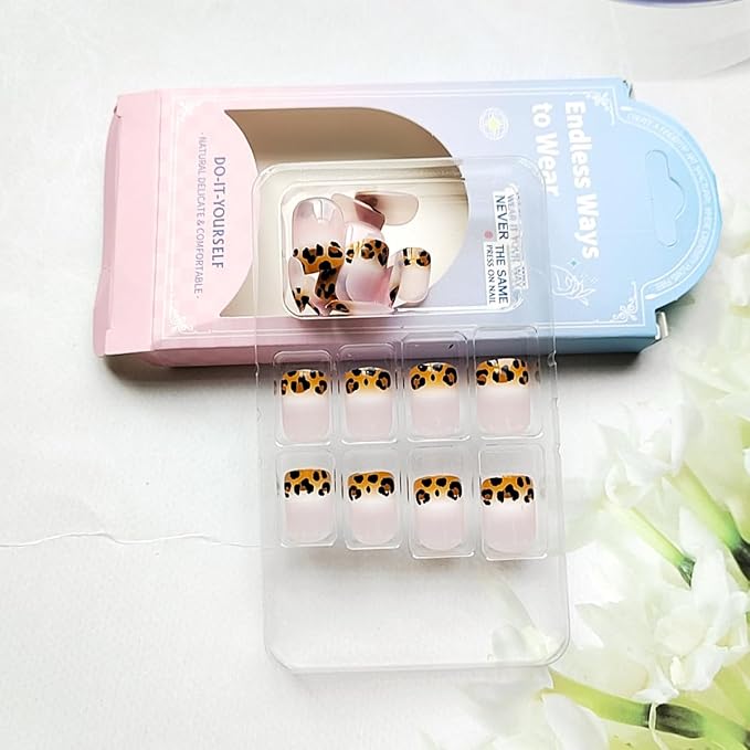 24Pcs French Tip Press on Nails Short Square WLGDLH Summer Fake Nails Press ons Nail Art Tips with Brown Leopard Print Design Acrylic Glue on Nails Full Cover Nude False Nails for Women Manicure