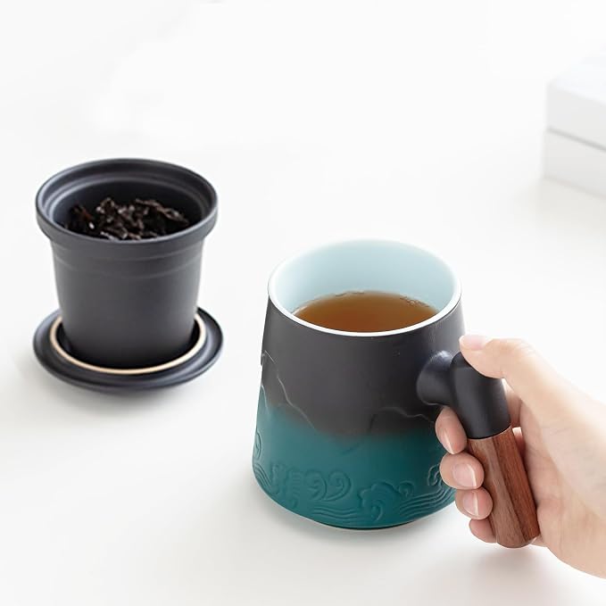 ZENS Tea Mug with Infuser and Lid for Loose Leaf Tea Steeper, 15oz Green | Embossed Ceramic Tea Cup with Infuser for Herbal Tea Difussers, Tea Lovers Gifts, Nature Wood Handle