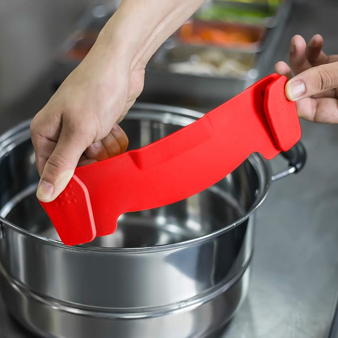 AUOON Clip On Strainer for Pots, Standard 8.86 x 3.55 in, Red | Food-grade Silicone, Fits Pots Pans Bowls, Dishwasher Safe, for Pasta Noodles Vegetable Fruits, Space-saving Kitchen Gadget