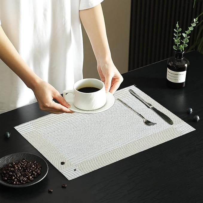 Vinyl Placemats Heat-Resistant Table Mats Washable Easy Clean Plastic Placemat for Kitchen Dining Table Set of 4 Indoor Outdoor (Beige White)