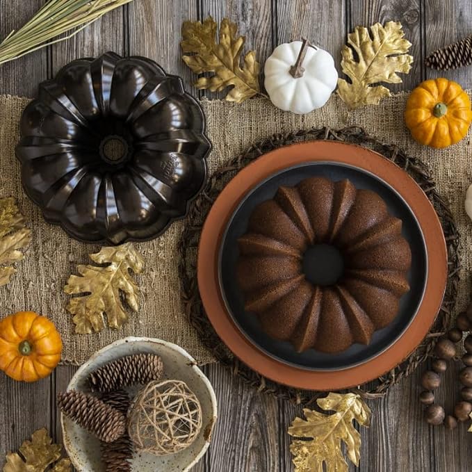 Nordic Ware Original Bundt, 12-Cup, Bronze