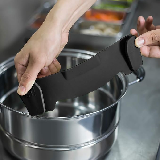 AUOON Clip On Strainer Silicone for All Pots, Standard 8.86 x 3.55in, Black | Food-grade BPA-free, Fits Pots Pans Bowls, Dishwasher Safe, for Pasta Noodles Vegetable Fruits, Space-saving Kitchen Gadget