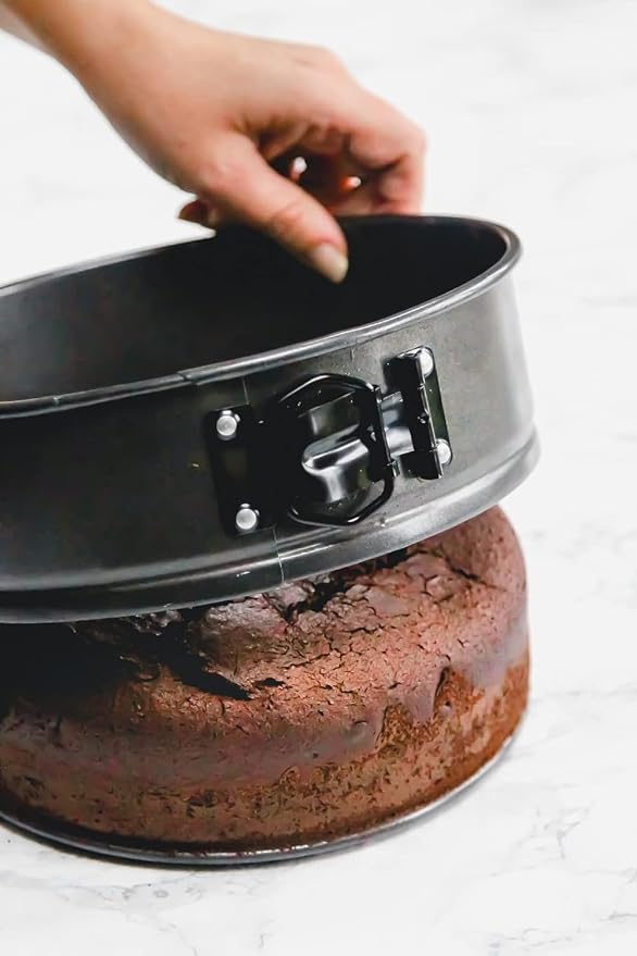 Kitchen Craft Master Class Non-Stick 20cm/8" Springform Round Cake Pan Tin KCMCHB19 | Spring-loaded mechanism ensures effortless bakes release, with reliable everyday performance for commercial kitchens.
