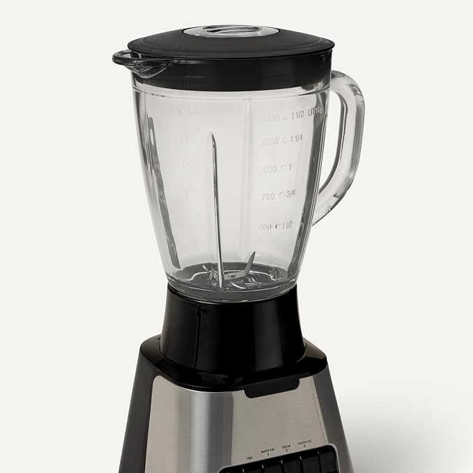 Amazon Basics Powerful 700W Countertop Blender with 6-Cup (50 Fl. Oz) Glass Jar, 6 Pre-Programmed Functions, Ice Crush, Stainless Steel Blades, Black & Silver