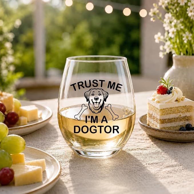 Trust Me I’m a Dogtor Stemless Wine Glass, Cute Puppy Graphic Wine Glass, Veterinary Pun Drinking Glasses for Women Men, Christmas Birthday Gifts for Dog Lover, 15oz Crystal Clear Glassware