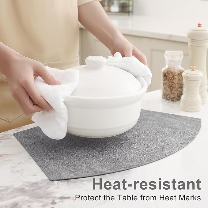 Homaxy Wedge Faux Leather Placemats for Round Table, Set of 4, Light Grey | Waterproof Wipeable Washable Table Mats, Easy to Clean Anti-Slip Place Mats, 11.8" x 17"