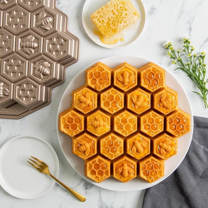 Nordic Ware Honeycomb Pull-Apart Pan, 10 Cup, Toffee