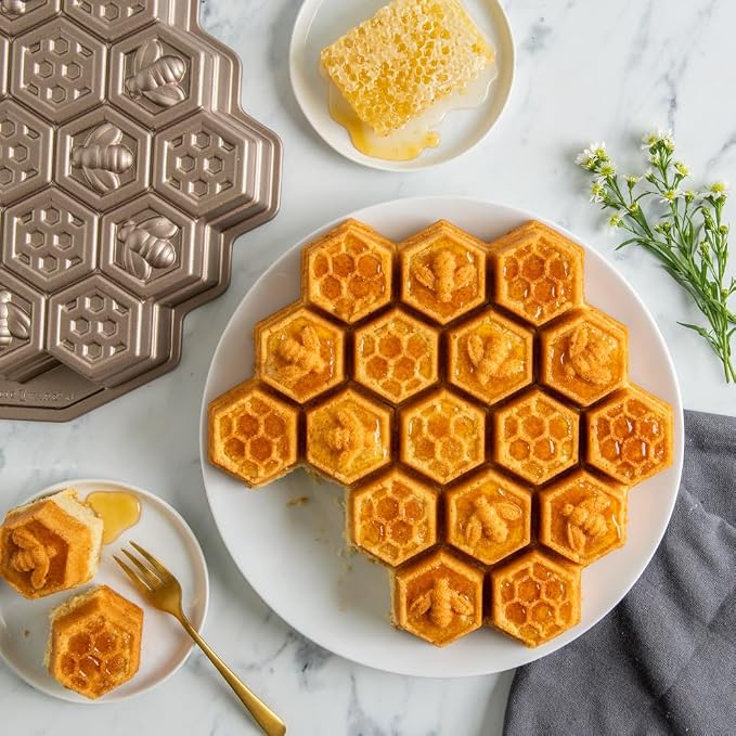 Nordic Ware Honeycomb Pull-Apart Pan, 10 Cup, Toffee