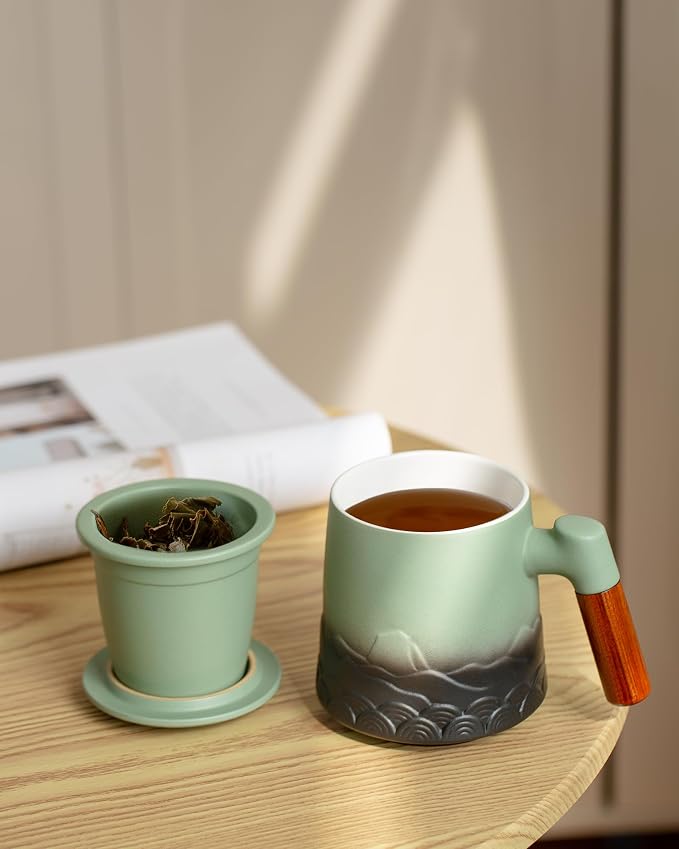 ZENS Tea Mug with Infuser and Lid for Loose Leaf Tea Steeper, 16.9oz Moss | Embossed Ceramic Tea Cup with Infuser for Herbal Tea Difussers, Tea Lovers Gifts, Nature Wood Handle