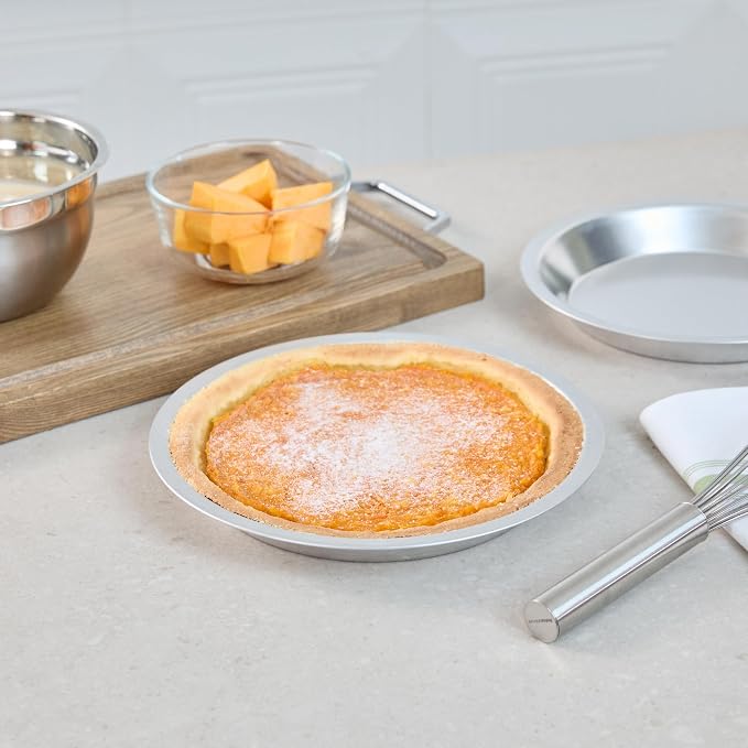 Restaurantware Aluminum Pie Pan 72 Count 9 Inch Round 1.25 Inch Deep Oven-Friendly Pie Tin, Lightweight Baking Pan, Silver Plate for Quiche, Fruit Pies, Home And Commercial Kitchens