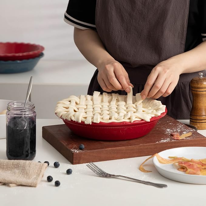 Pie Pan, 9 Inch Ceramic Pie Dish, Deep Dish Pie Pan with Lace Emboss, Ruffled Pie Plate for Baking, Thanksgiving Christmas Gifts(Christmas Red)