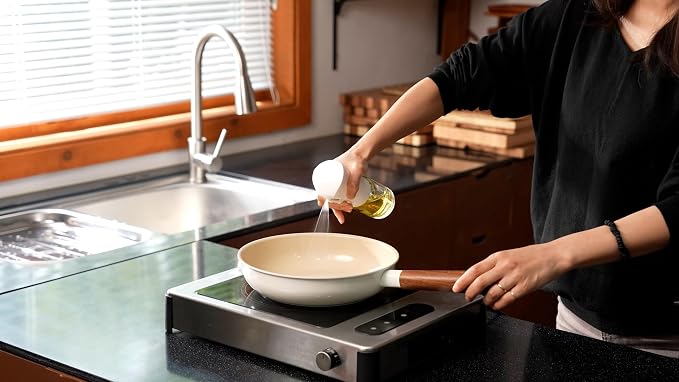 oil spray PET bottle 200ml Upgraded Version.Fine Mist Spray Bottle for Air Fryer, Olive Oil, Avocado Oil, Healthy Nonstick Frying, Commercial & Home Kitchen Use (PS600　1Pc)