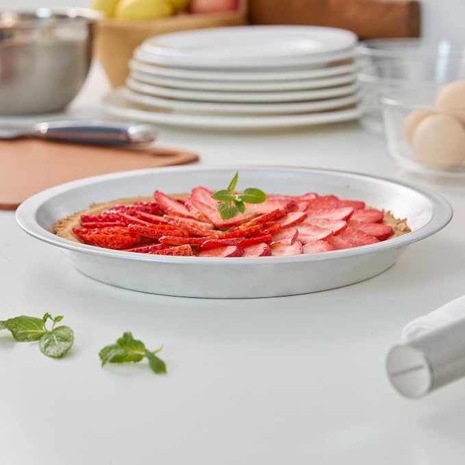 Restaurantware Aluminum Pie Pan 12 Count 10 Inch Round 1.25 Inch Deep Oven-Friendly Pie Tin, Lightweight Baking Pan, Silver Plate for Quiche, Fruit Pies, Home And Commercial Kitchens
