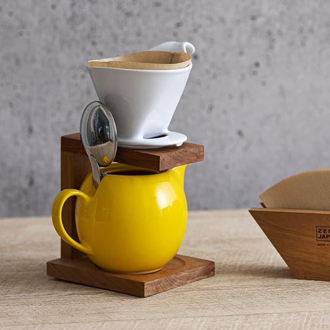 ZERO JAPAN - Bee House Pour Over Coffee Dripper - Ceramic Coffee Maker with Elegant Peek Hole, Drip Cone Brewer Coffee Gifts, Brewing Accessories - White, Standard Size