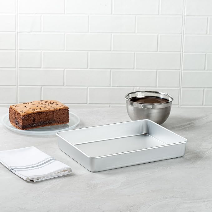 Restaurantware-Met Lux 13 x 9 x 2 Inch Straight-Sided Baking Tins, 12 Rectangular Cake Pans - Oven-Ready, Freezable, Anodized Aluminum Baking Sheet Cake Pans, Greaseproof, For Birthday Cakes