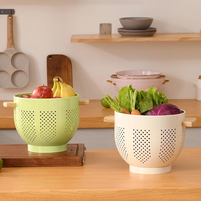 Metal Colander with Wood Handle and Stable Base, Powder Coated Steel Kitchen Strainer Basket for Draining Pasta, Vegetable and fruit (7quart,Cream)