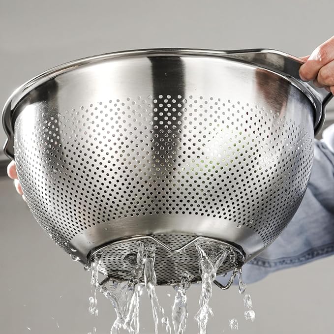 18/8 Stainless Steel Microwell Colander, 3.5QT Large Capacity with Handle Kitchen Food Strainer Basket for Washing Vegetables, Fruits, Rice, and Pasta (primary colour, 3.5QTColander+3.5QT Mixing bowl)