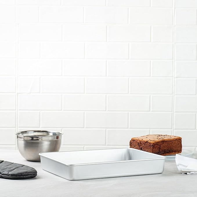 Restaurantware-Met Lux 13 x 9 x 2 Inch Straight-Sided Baking Tins, 12 Rectangular Cake Pans - Oven-Ready, Freezable, Anodized Aluminum Baking Sheet Cake Pans, Greaseproof, For Birthday Cakes