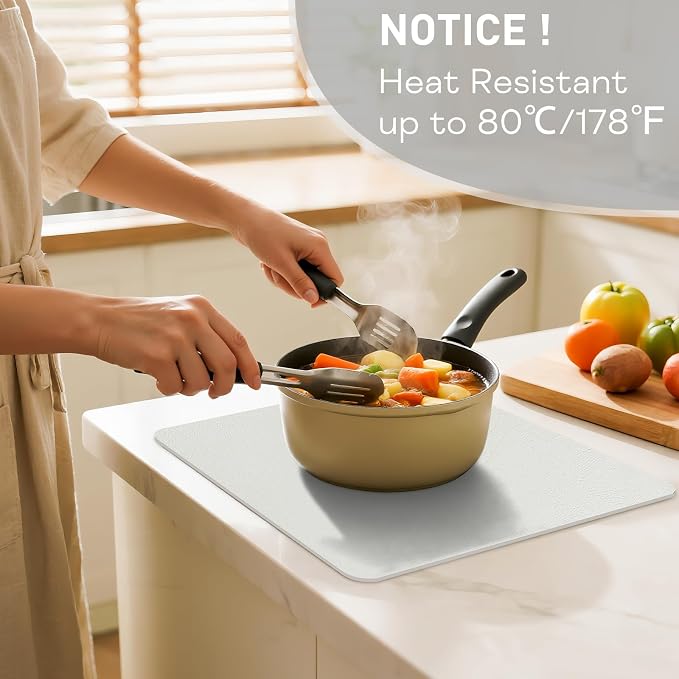 Faux Leather Placemats Set of 6 Heat Resistant Table Mats 17×12 Inch | Waterproof & Wipeable Place Mats Set of 6 Dual Sided Table Placemats for Kitchen Dining Decor Indoor & Outdoor 43×30 CM Cream