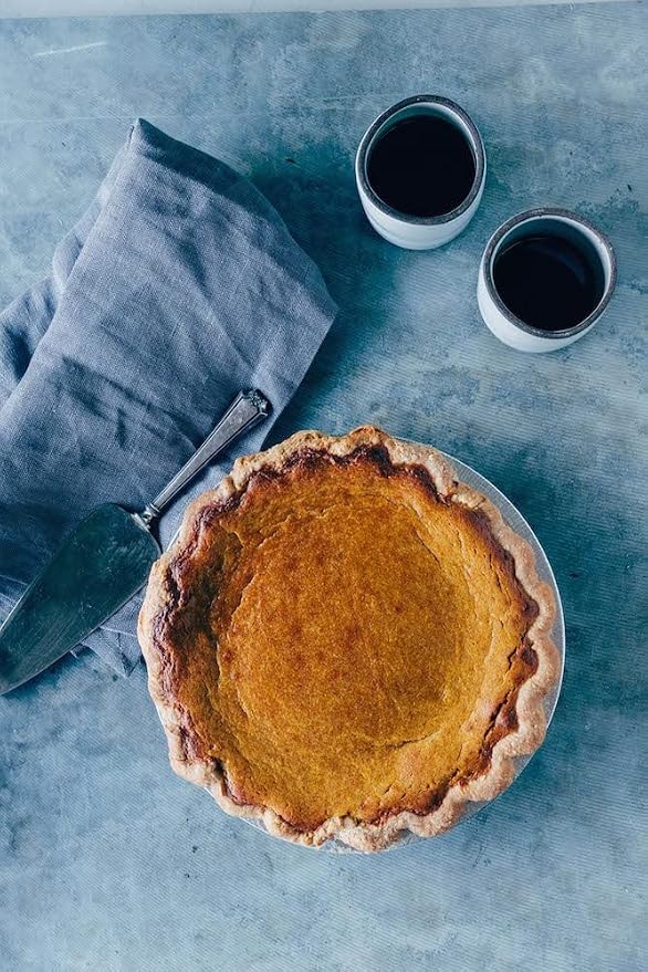 KitchenDance 9 Inch Heavy Duty Aluminum Pie Tins - Oven and Freezer Safe Disposable Pie Pans - Ideal for Restaurants and Bakeries - Reusable and 100% Recyclable Gauge Aluminum - 409 (50, Silver)
