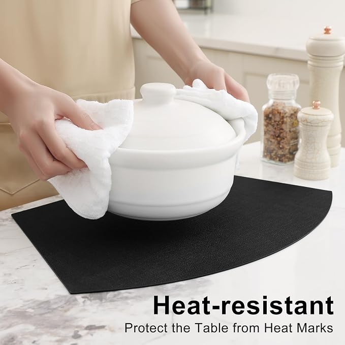 Homaxy Wedge Faux Leather Placemats for Round Table, Set of 4, Black | Waterproof Wipeable Washable Table Mats, Easy to Clean Anti-Slip Place Mats, 11.8" x 17"