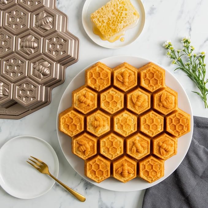 Nordic Ware Honeycomb Pull-Apart Pan, 10 Cup, Toffee