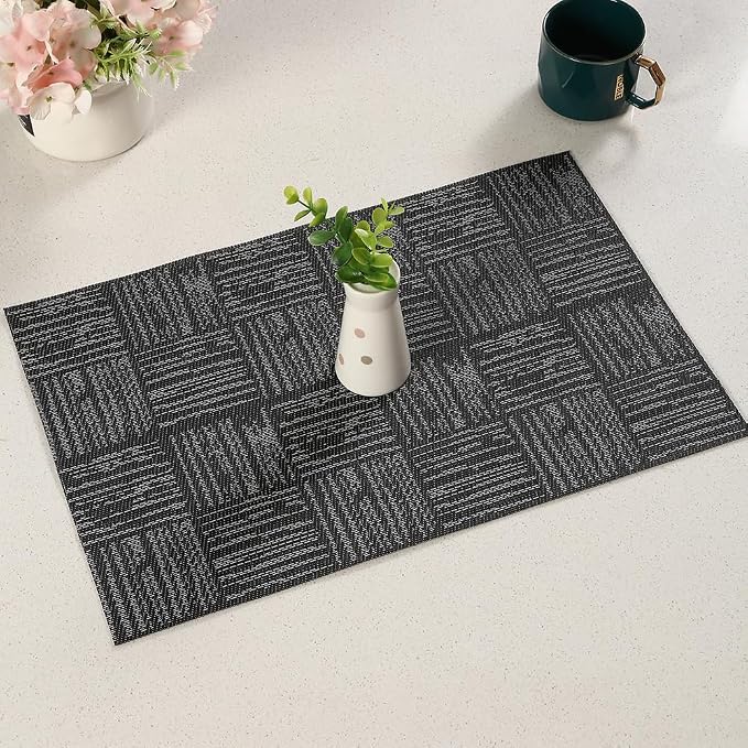 Placemats Set of 4 Plastic Vinyl Place Mats No-Slip Wipeable Table Mats Daily Use Patio Kitchen Decoration (18"x12", Black)