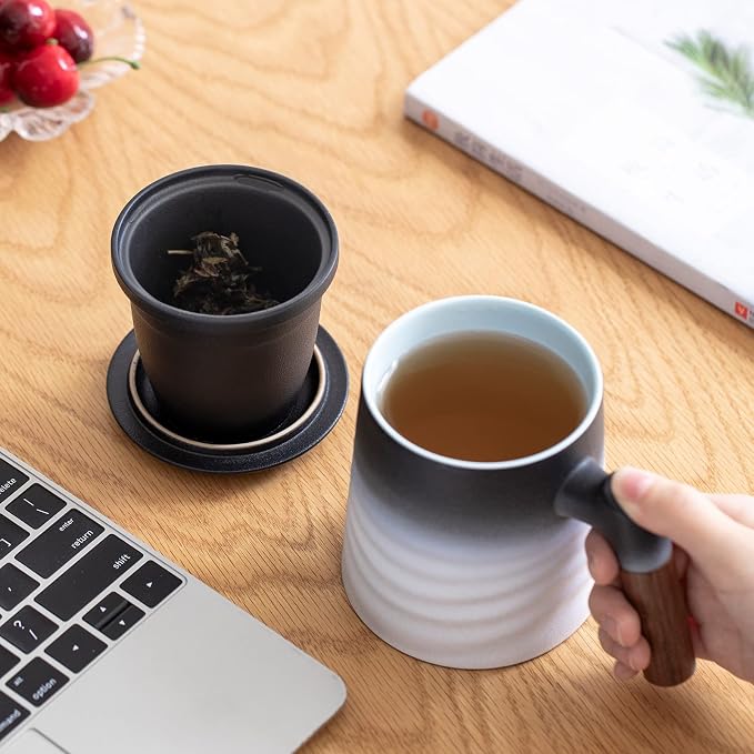 ZENS Tea Mug with Infuser and Lid for Loose Leaf Tea Steeper, 12oz White | Embossed Ceramic Tea Cup with Infuser for Herbal Tea Difussers, Tea Lovers Gifts, Vintage Wood Handle