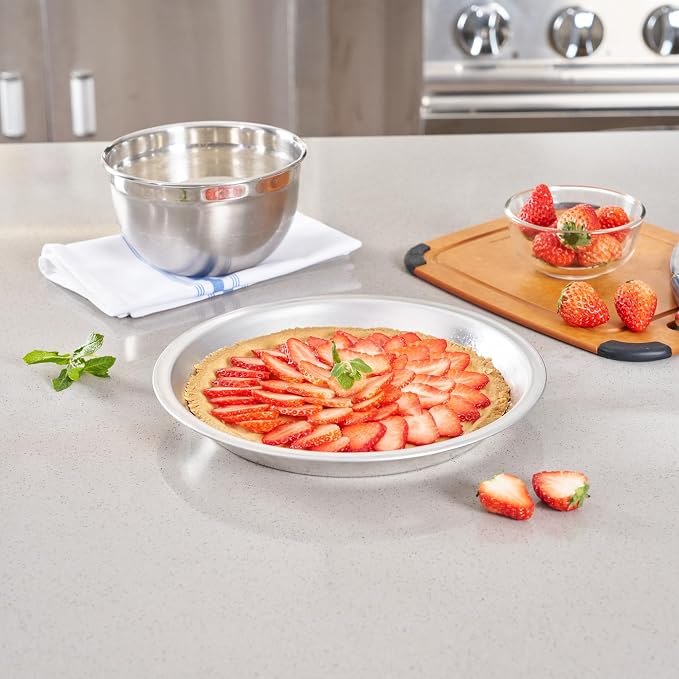 Restaurantware Aluminum Pie Pan 12 Count 10 Inch Round 1.25 Inch Deep Oven-Friendly Pie Tin, Lightweight Baking Pan, Silver Plate for Quiche, Fruit Pies, Home And Commercial Kitchens
