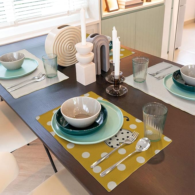 Bumble bee Placemats Set of 4, Yellow Polka Dots Honey Bee Decorative Table Mat 12 x 18 Inch Heat Resistant Non Slip Line Fabric Summer Place mat for Holiday Party Kitchen Dining Decor