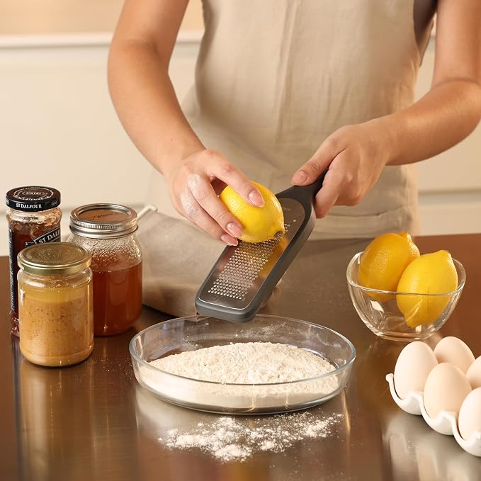 Zyliss Fine Grater and Zester - Handheld Grater with Stainless Steel Blade & Wheat Straw Handle - Ideal for Hard Cheese, Chocolate, Fruit, Vegetables, & More - Protective Cover Doubles as Scraper