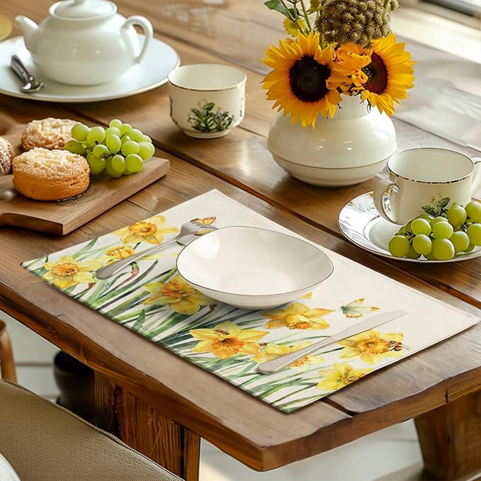 Spring Daffodils Placemats Set of 4 Watercolor Yellow Flower Table Mats Summer Farmhouse Floral Heat Resistant Washable Placemat for Party Kitchen Dining Table Decor Indoor Outdoor 12x18 Inch