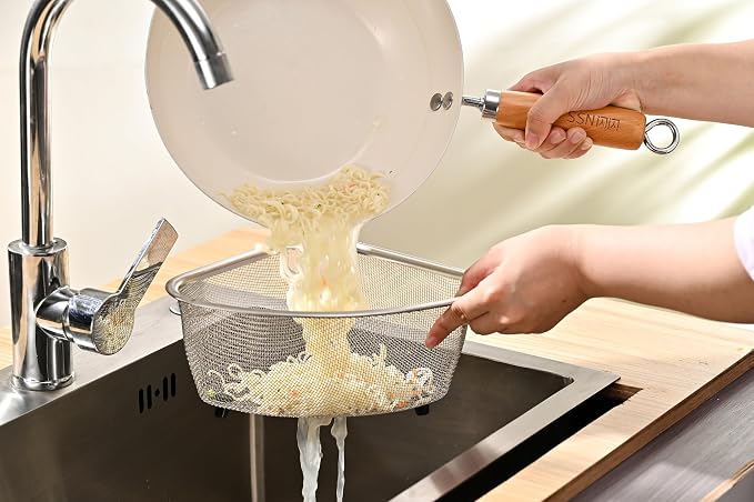 Fox Run Stainless Steel Colander, Triangular 3 Quart Pasta Strainer | Easily Strain Pasta, Rice & Spaghetti | Perfect Metal Strainer For Washing Fruit & Vegetables | Space Saving Colander