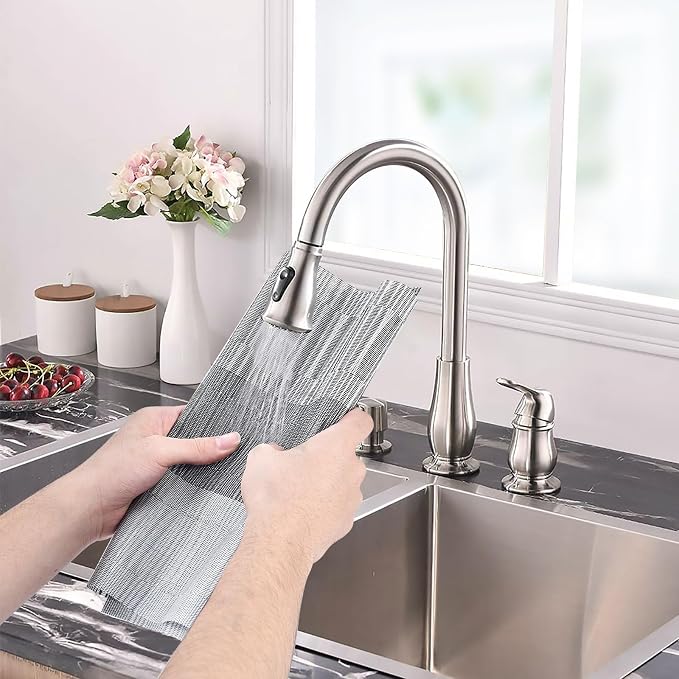 Aofmee Placemats, Heat Resistant Place Mats Set of 6, Washable PVC Table Mats, Woven Vinyl Plastic Placemats for Kitchen Dining Table, Non-Slip Stain Resistant Placemat Indoor Outdoor, Easy to Clean