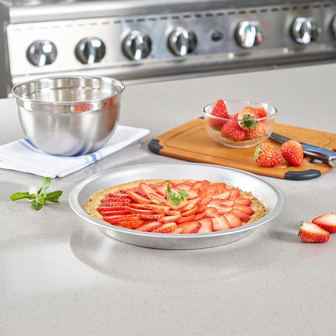 Restaurantware Aluminum Pie Pan 72 Count 10 Inch Round 1.25 Inch Deep Oven-Friendly Pie Tin, Lightweight Baking Pan, Silver Plate for Quiche, Fruit Pies, Home And Commercial Kitchens