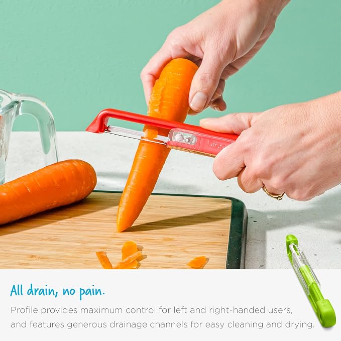 Dreamfarm Sharple Self-Sharpening Vegetable Peeler - Black | Ceramic sharpener in safety cover automatically hones stainless steel swivel blade, suitable for left & right handed use