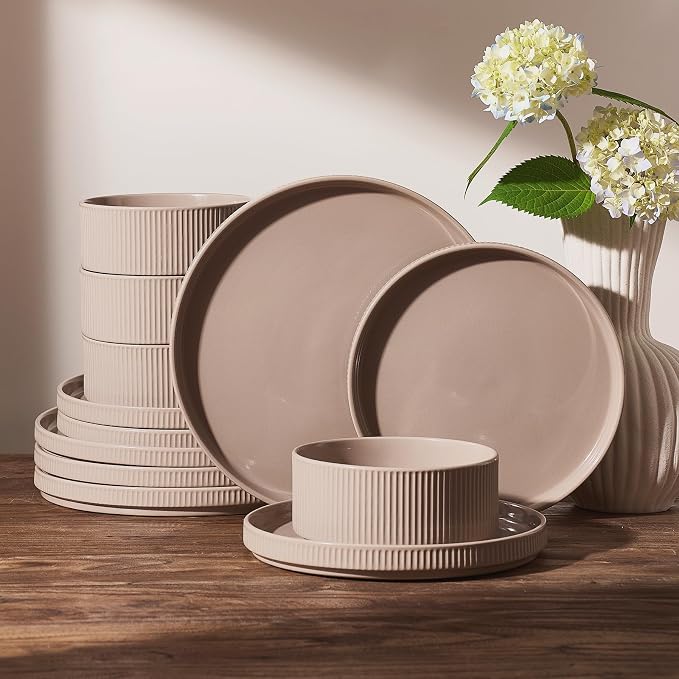 Famiware Ceramic Plates and Bowls Set, Dinnerware Sets, Ribbed Dishes for 4 | 12-Piece Stoneware Dishware, Lipped Edges, Chip & Scratch Resistant, Microwave & Dishwasher Safe, Daily Use, Cinnamon Brown