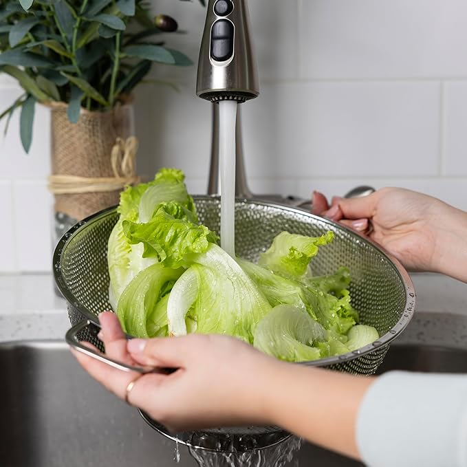 Fox Run Stainless Steel Colander, Large 5 Quart Pasta Strainer With Handles | Easily Strain Pasta, Rice & Spaghetti | Perfect Metal Strainer For Washing Fruit & Vegetables | Large Steel Colander 11" x 5"