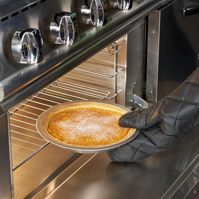 Restaurantware Aluminum Pie Pan 72 Count 9 Inch Round 1.25 Inch Deep Oven-Friendly Pie Tin, Lightweight Baking Pan, Silver Plate for Quiche, Fruit Pies, Home And Commercial Kitchens