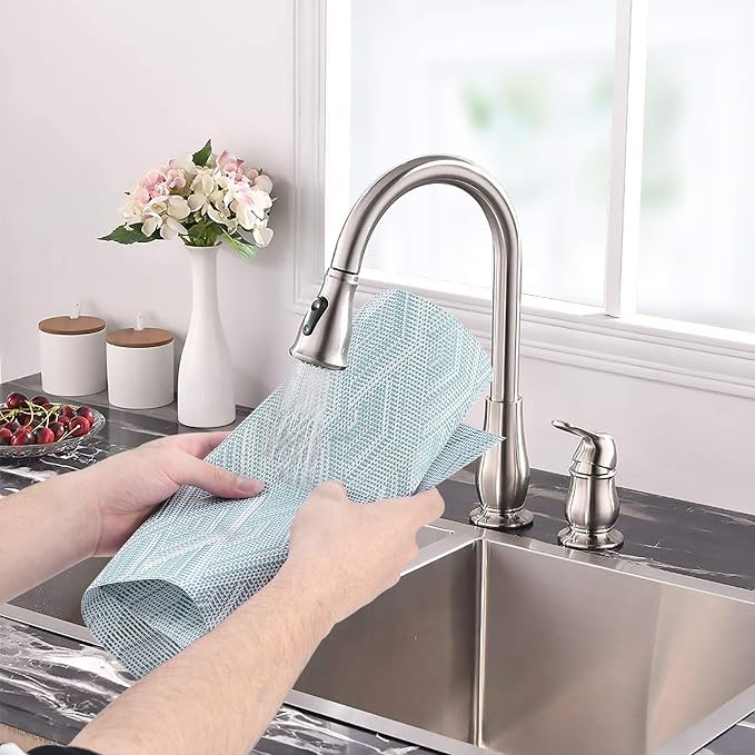 Aofmee Placemats Set of 6, Heat Resistant Place Mats, Washable Durable PVC Table Mats, Woven Vinyl Plastic Placemats for Dining Table, Non-Slip Stain Resistant Kitchen Table Placemats, Easy to Clean