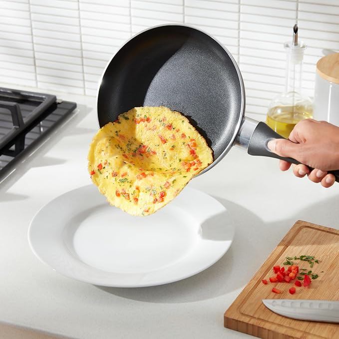 Amazon Basics Ceramic Non-Stick 3-Piece Frying Pan Set, 8 Inch, 10 Inch & 12 Inch, Black