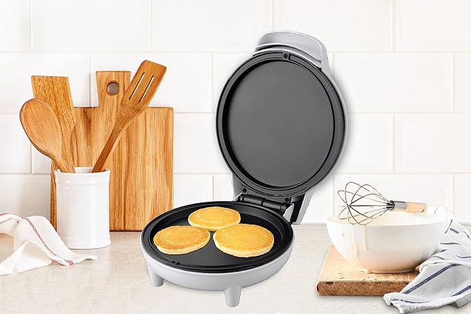 Courant 7" Travel Pizza Maker Plus, Indoor Electric Grill, Nonstick Pan for Pizzas, Quesadillas, Nachos and more, Personal Pizza Machine for Delicious Meals, White