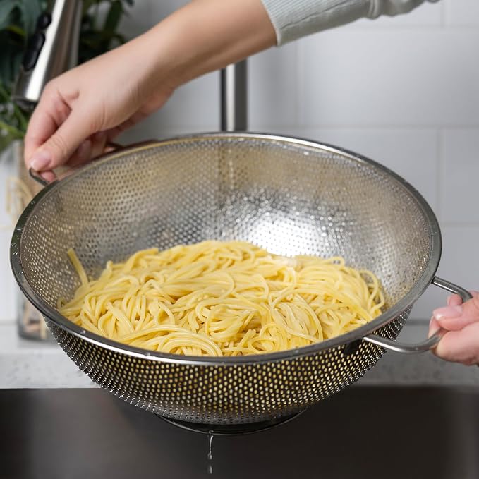 Fox Run Stainless Steel Colander, Large 5 Quart Pasta Strainer With Handles | Easily Strain Pasta, Rice & Spaghetti | Perfect Metal Strainer For Washing Fruit & Vegetables | Large Steel Colander 11" x 5"